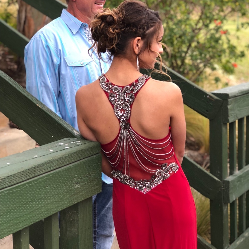 Beautiful red prom dress!!❤️